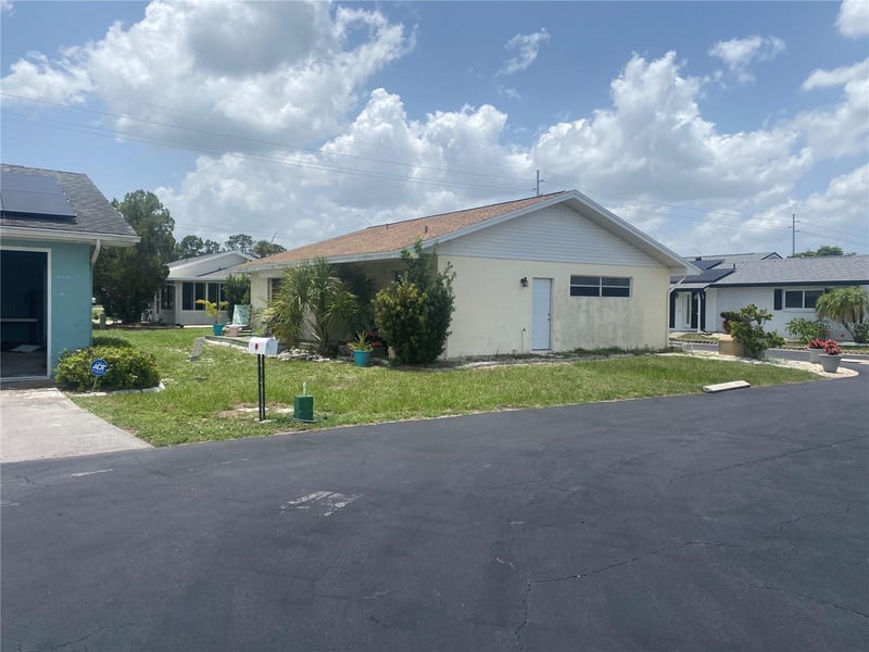 703 Huxley Pl, Sun City Center, FL 33573