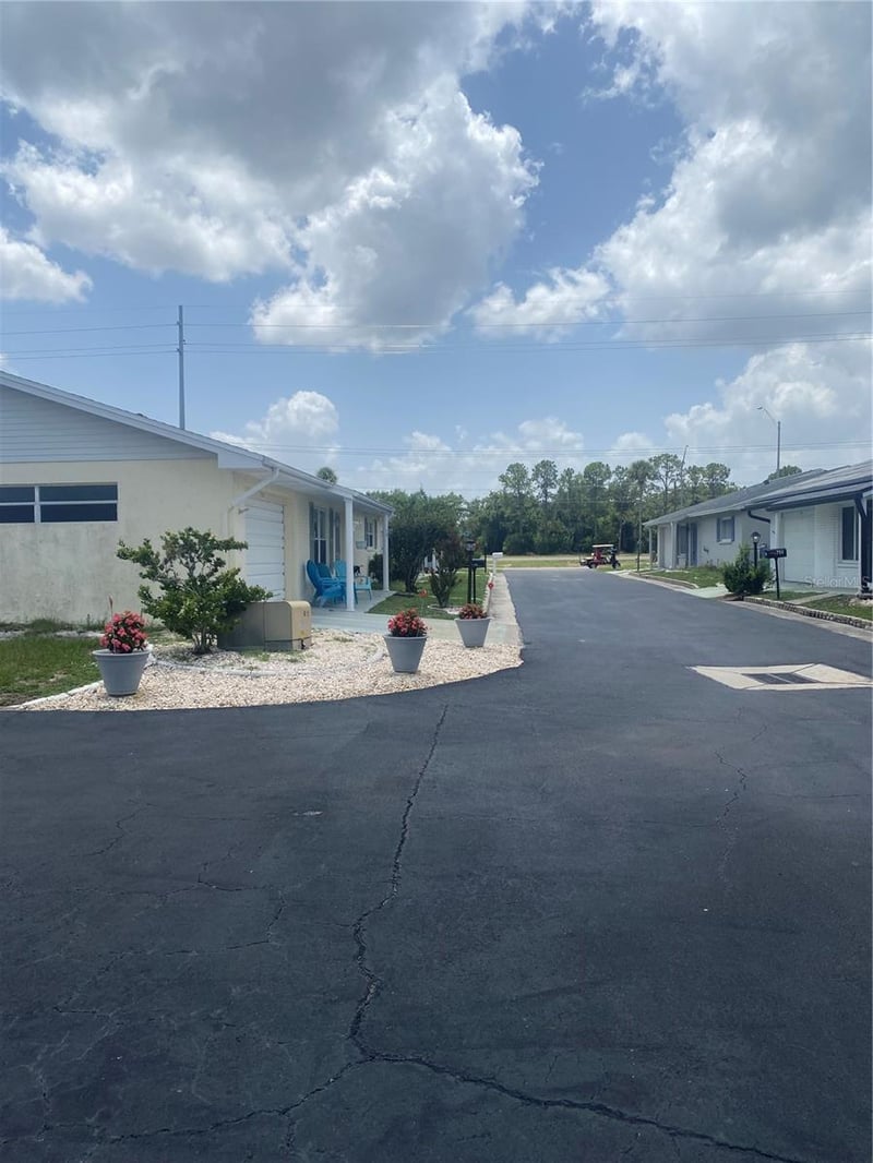 703 Huxley Pl, Sun City Center, FL 33573