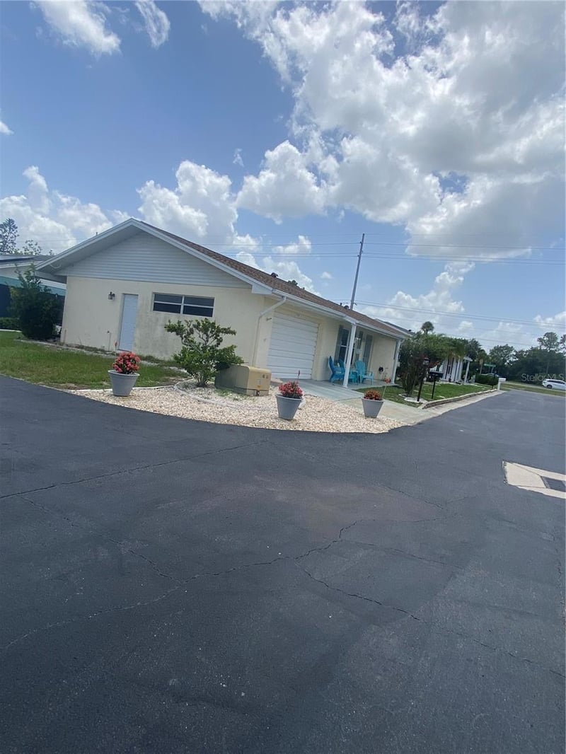 703 Huxley Pl, Sun City Center, FL 33573