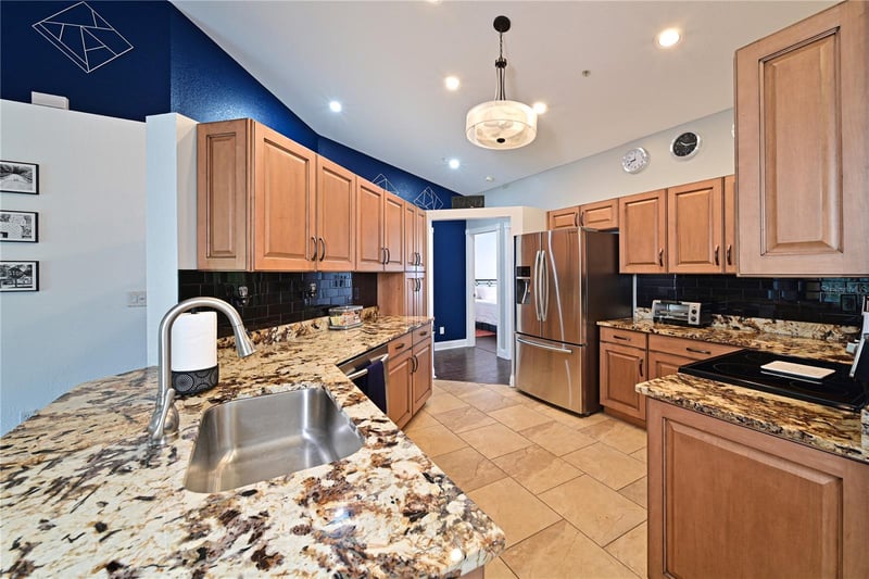 6589 Fairway Gardens Dr #202, Bradenton, FL 34203