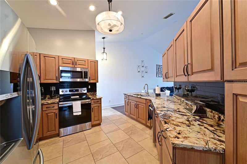 6589 Fairway Gardens Dr #202, Bradenton, FL 34203
