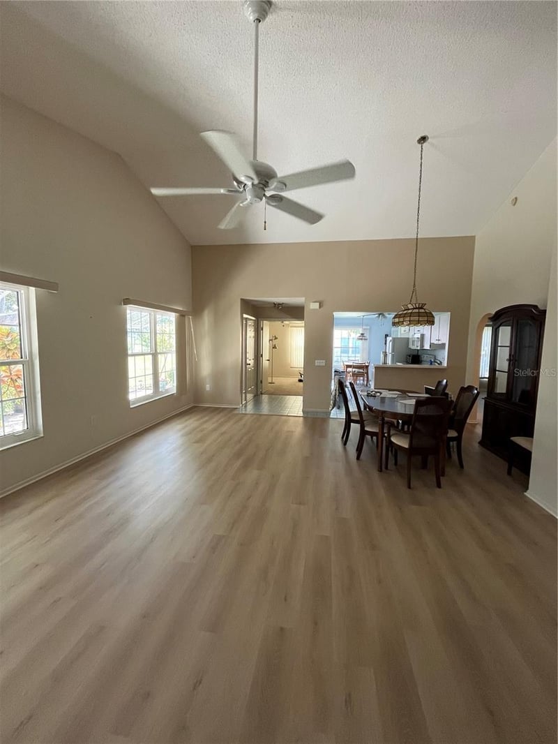 2387 Bentley Dr, Palm Harbor, FL 34684