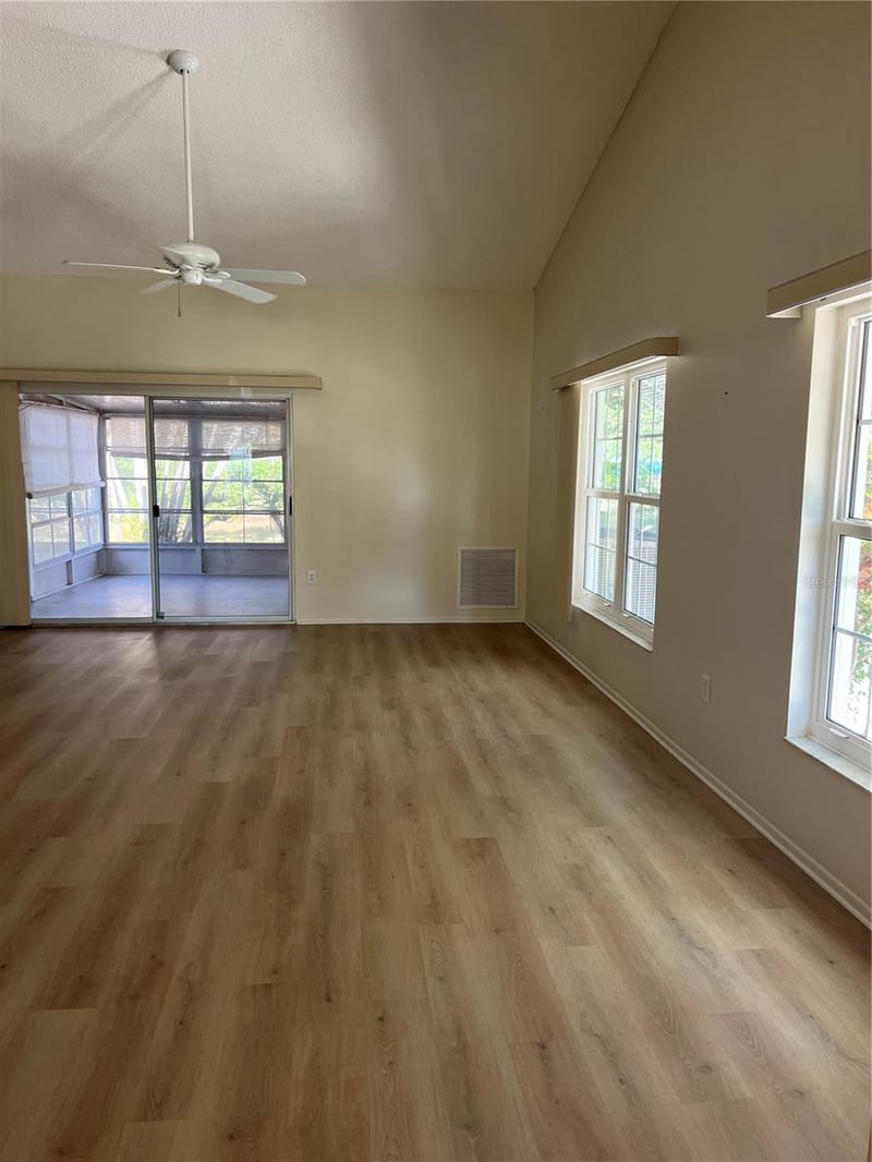 2387 Bentley Dr, Palm Harbor, FL 34684