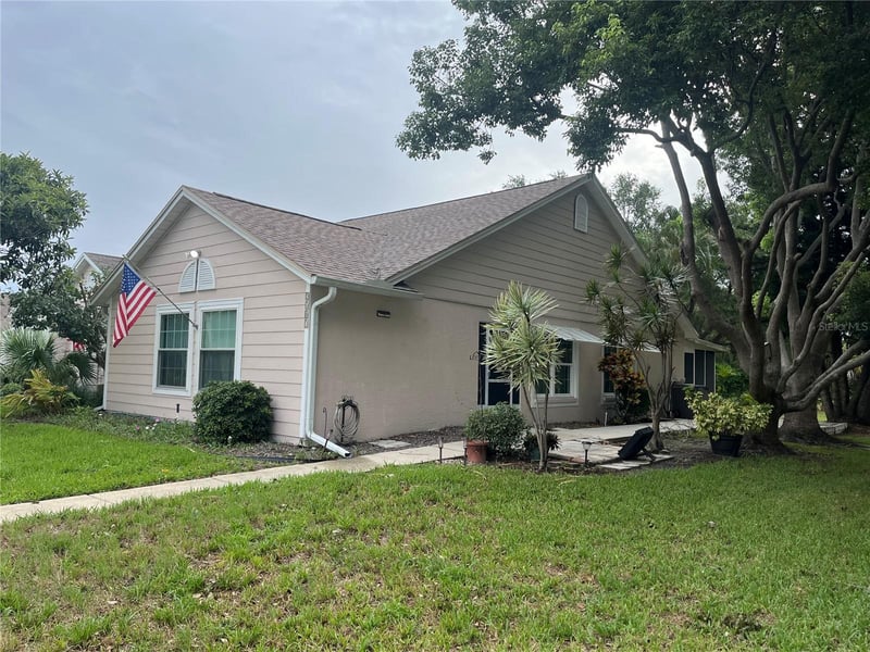 2387 Bentley Dr, Palm Harbor, FL 34684