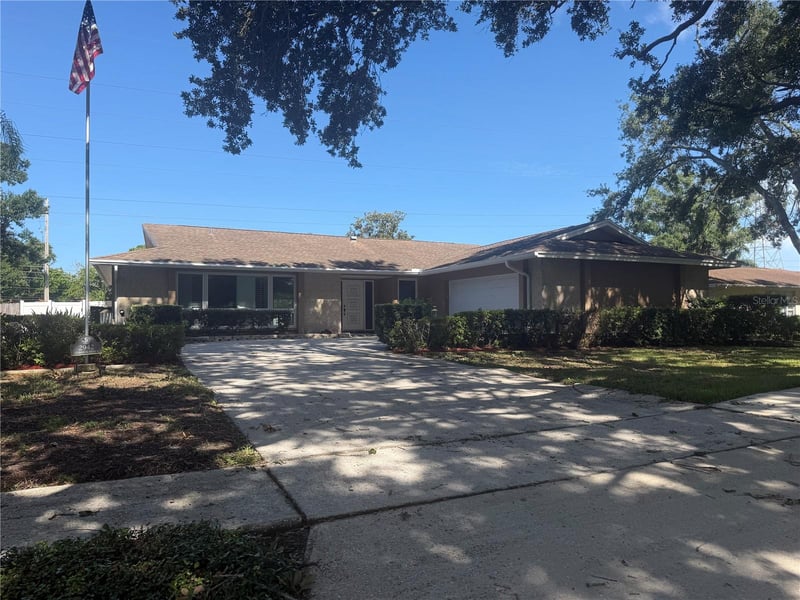 2942 Clubhouse Dr, Clearwater, FL 33761