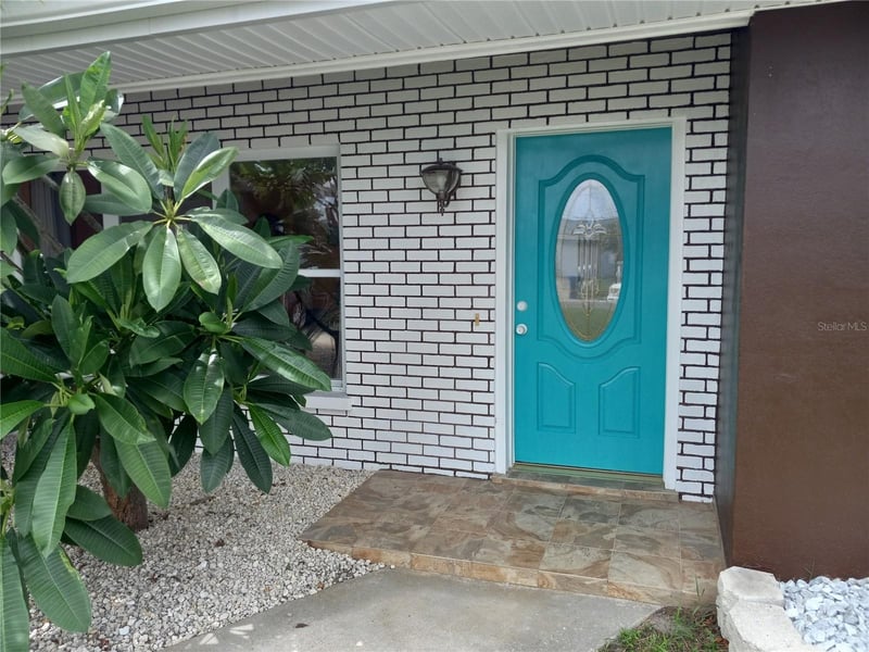 240 Regina Dr, Largo, FL 33770