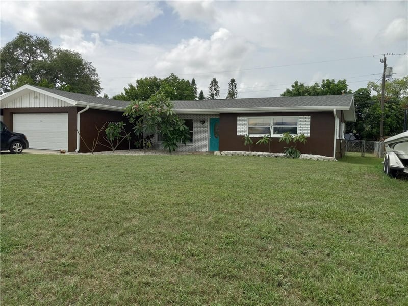 240 Regina Dr, Largo, FL 33770