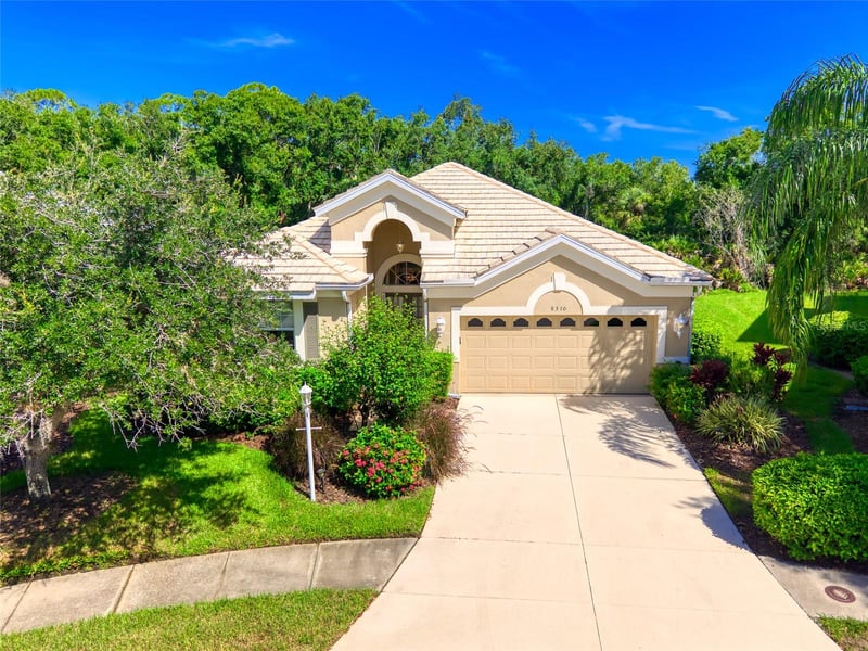 8310 Whispering Woods Ct, Bradenton, FL 34202