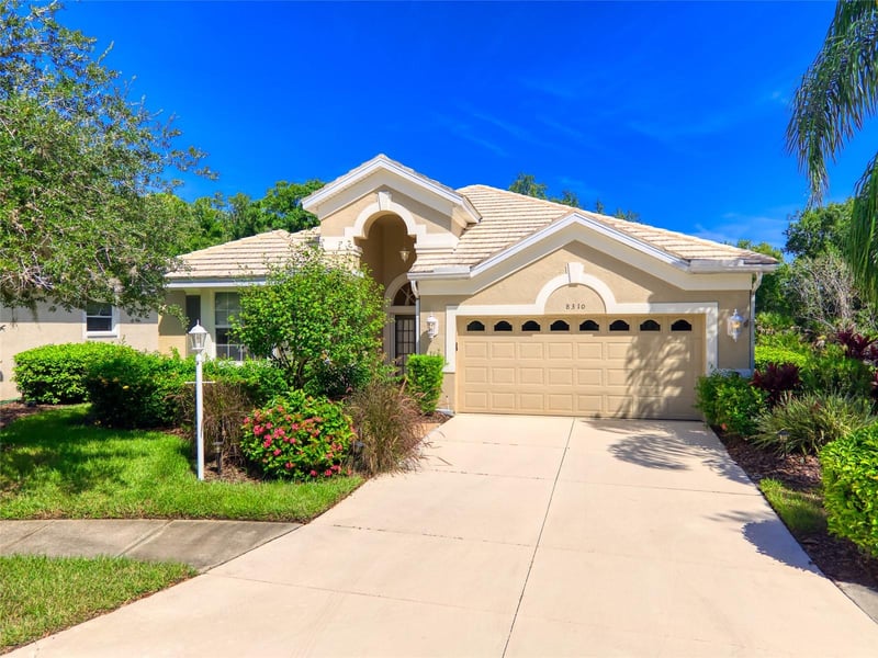 8310 Whispering Woods Ct, Bradenton, FL 34202