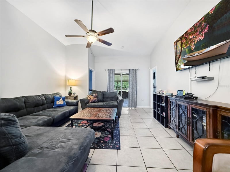 3012 Summer House Dr, Valrico, FL 33594