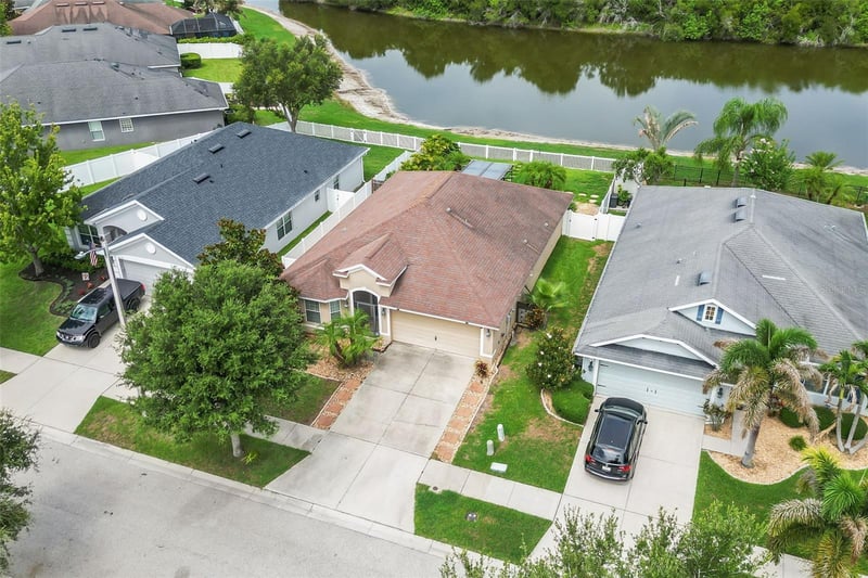 14358 Edinburgh Moor Dr, Wimauma, FL 33598