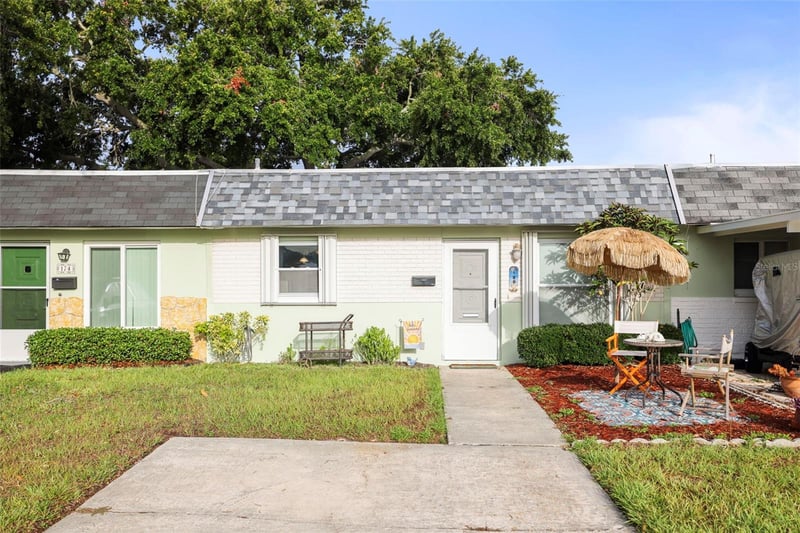 180 Sky Loch Dr, Dunedin, FL 34698