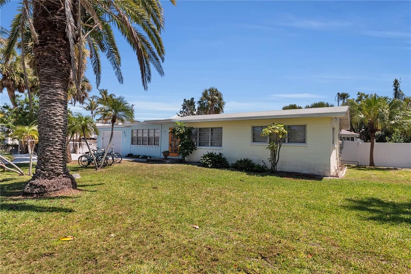 311 59th St, Holmes Beach, FL 34217