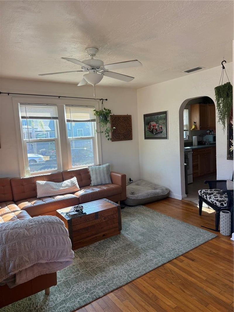 145 Lincoln Cir, St Petersburg, FL 33702