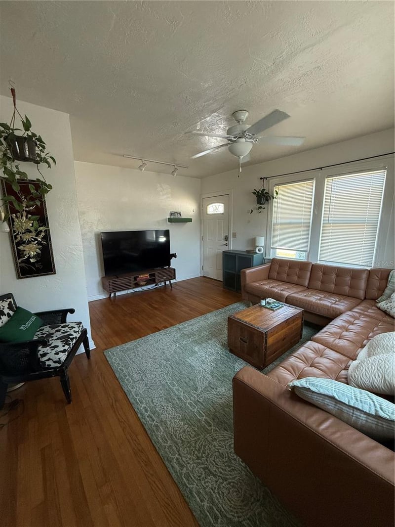 145 Lincoln Cir, St Petersburg, FL 33702