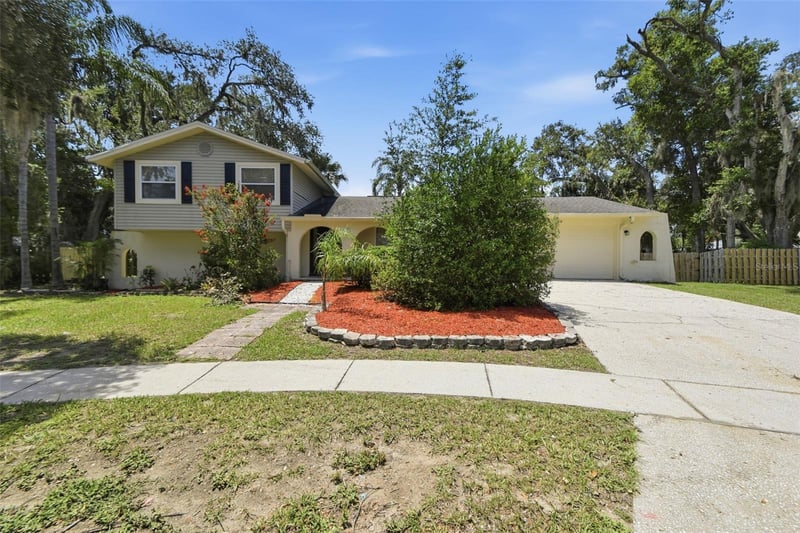 1200 Lake Valrico Ln, Valrico, FL 33594