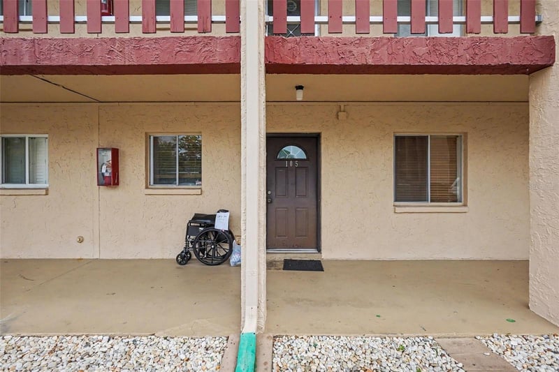 4009 Lake Bayshore Dr #105, Bradenton, FL 34205