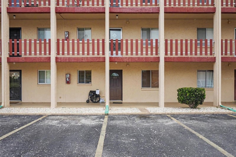4009 Lake Bayshore Dr #105, Bradenton, FL 34205