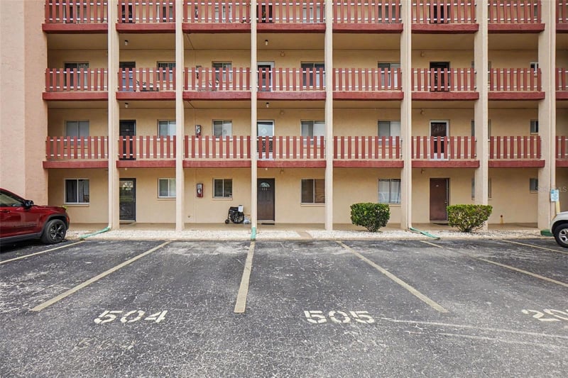 4009 Lake Bayshore Dr #105, Bradenton, FL 34205