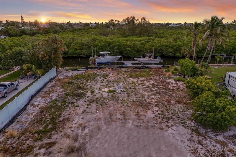 508 77th St, Bradenton Beach, FL 34217