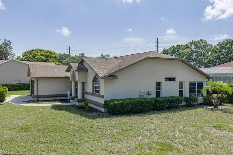 6232 Huntington Dr, Zephyrhills, FL 33542