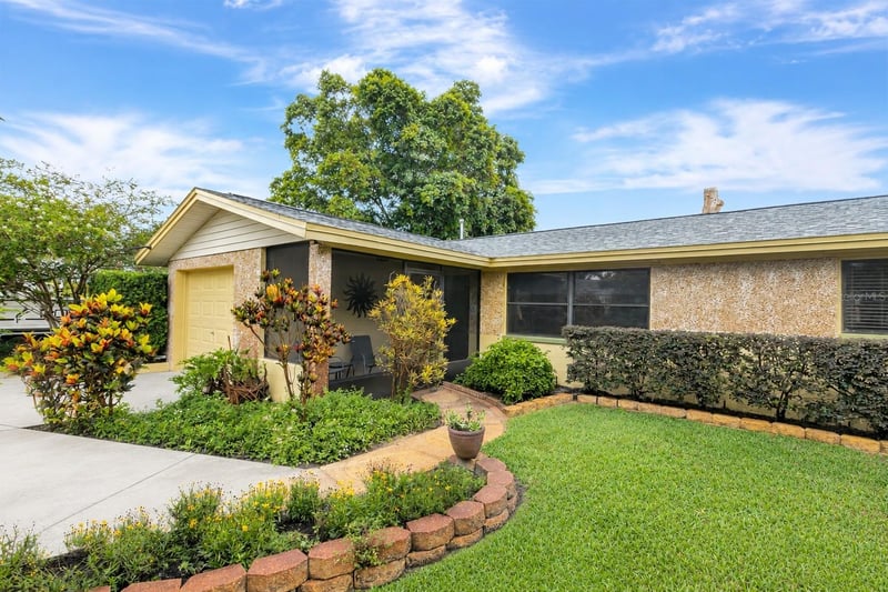 8165 Lark St, Seminole, FL 33777
