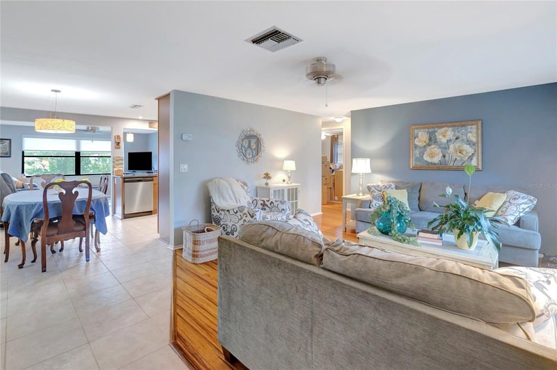 8165 Lark St, Seminole, FL 33777