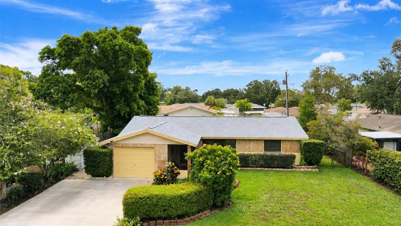 8165 Lark St, Seminole, FL 33777