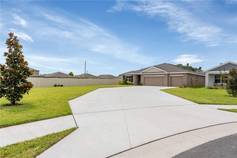 1697 Sourwood Dr, Ruskin, FL 33570