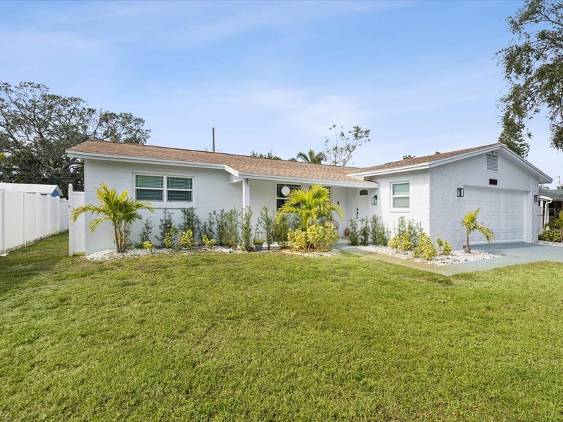 10264 Oakhurst Rd, Largo, FL 33774