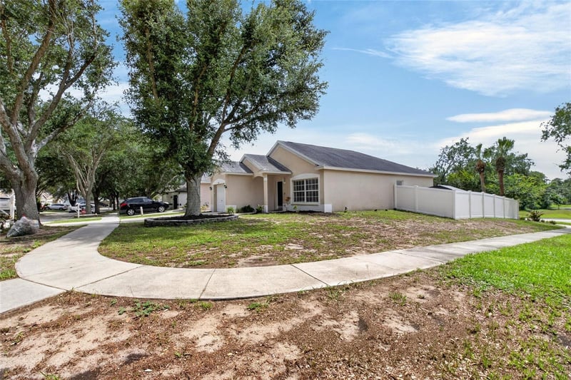 346 Summer Sails Dr, Valrico, FL 33594