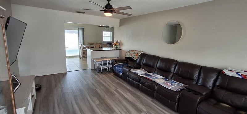 6944 Buhrley Ter, St Petersburg, FL 33709