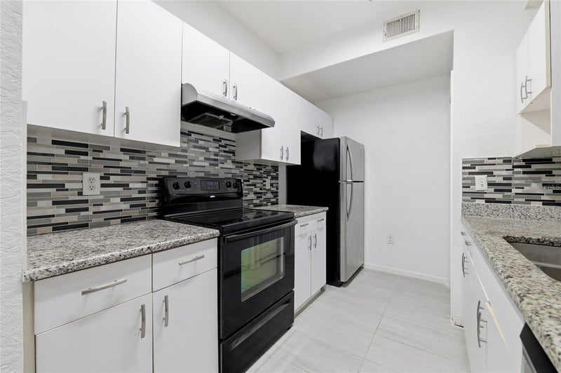 17112 Carrington Park Dr #926, Tampa, FL 33647