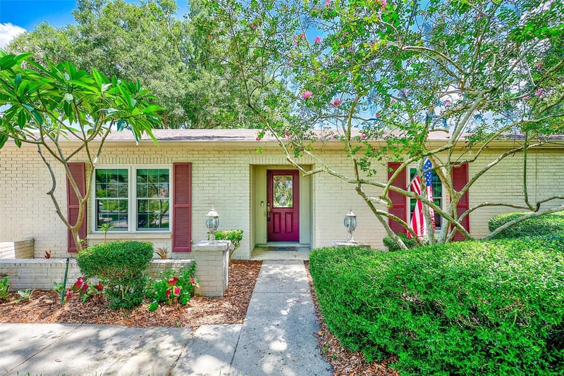 911 Woodcliff Ave, Tampa, FL 33613