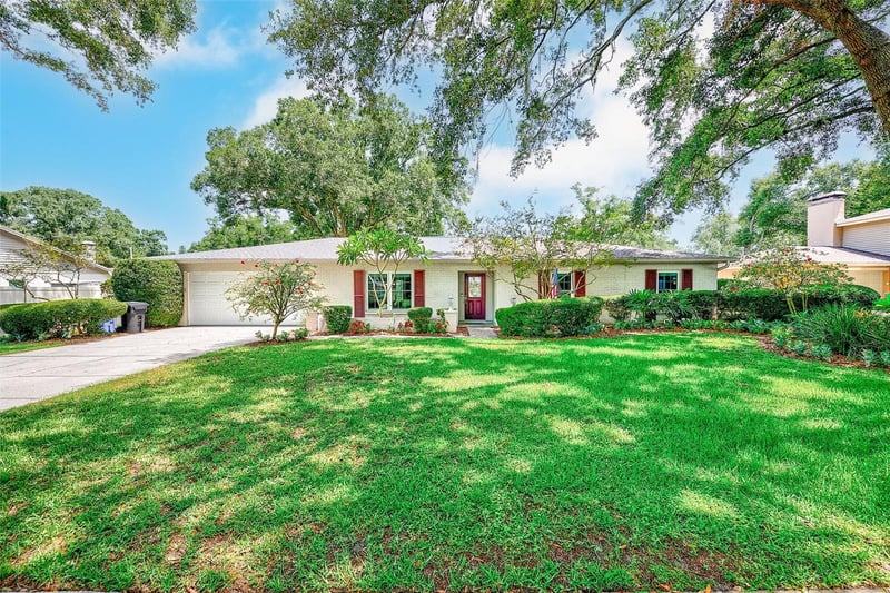 911 Woodcliff Ave, Tampa, FL 33613