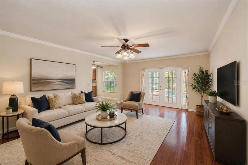 911 Woodcliff Ave, Tampa, FL 33613