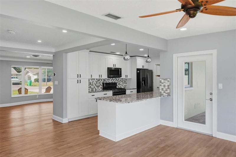 5669 45th Ave, Kenneth City, FL 33709