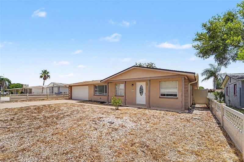 3344 Trask Dr, Holiday, FL 34691