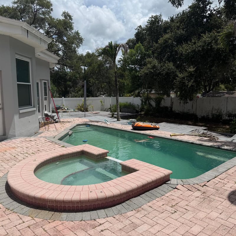 1931 Oak Ridge Ct, Clearwater, FL 33759