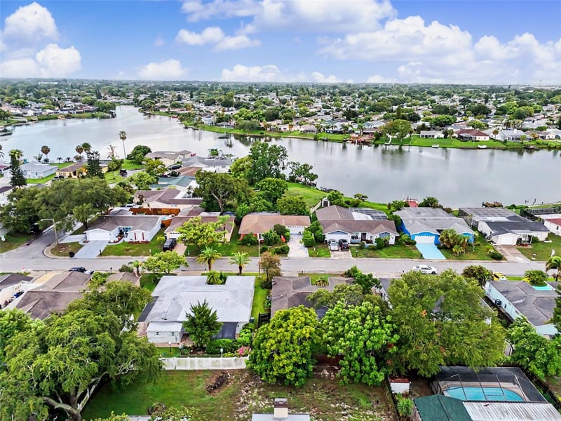 9641 Lakeside Ln, Port Richey, FL 34668
