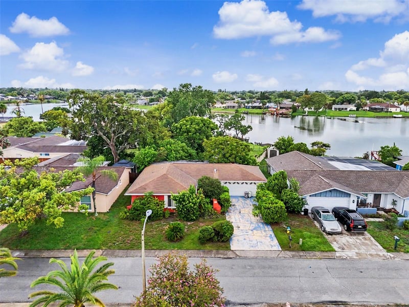 9641 Lakeside Ln, Port Richey, FL 34668
