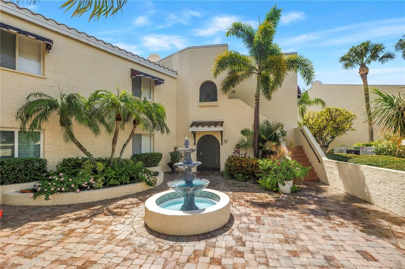 6101 34th St #3F, Bradenton, FL 34210