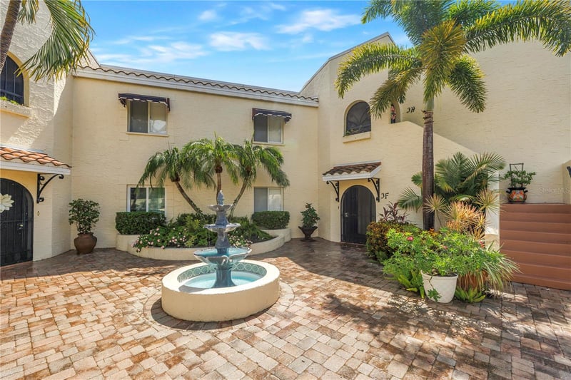 6101 34th St #3F, Bradenton, FL 34210