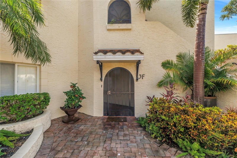 6101 34th St #3F, Bradenton, FL 34210