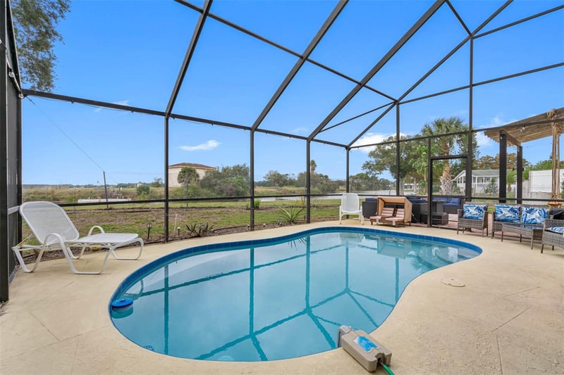 12692 Pineway Dr, Largo, FL 33773