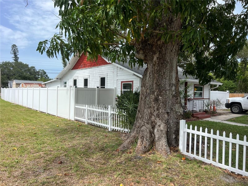 526 14th Ave, St Petersburg, FL 33701