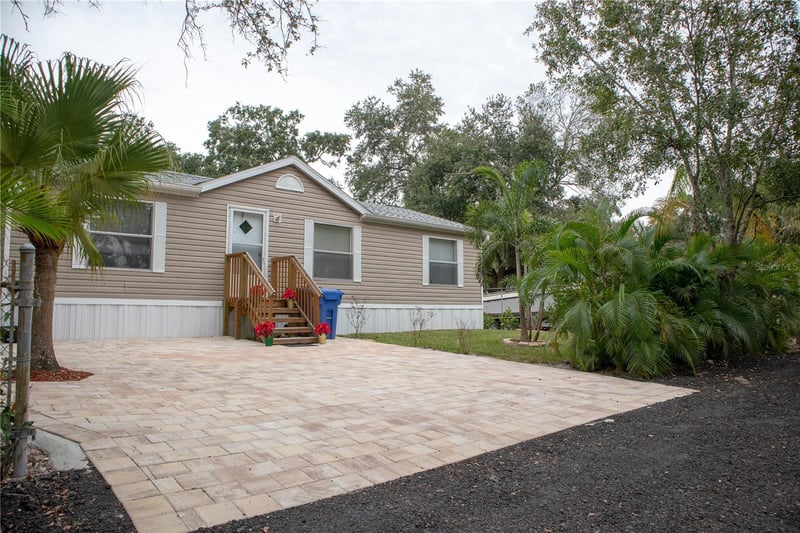 5823 Barry Ln, Tampa, FL 33634