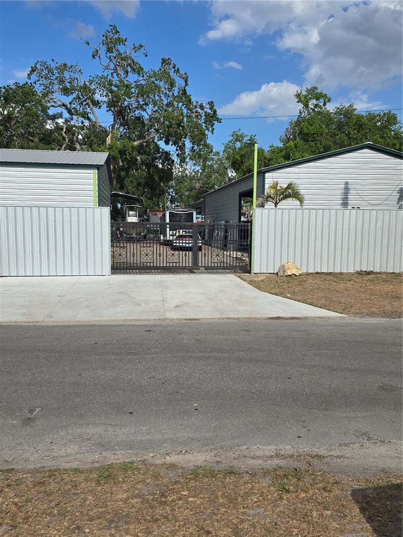 5823 Barry Ln, Tampa, FL 33634