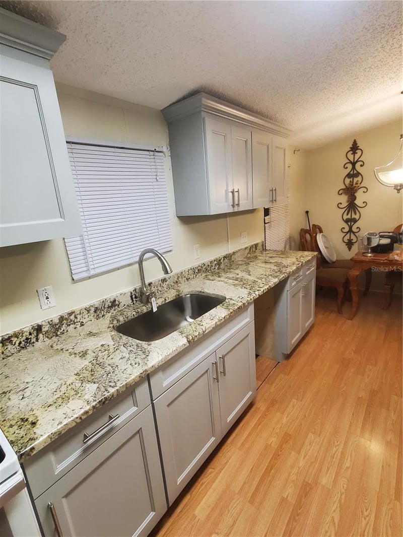 5823 Barry Ln, Tampa, FL 33634