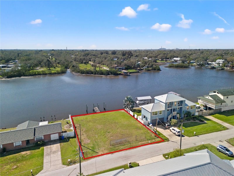 8603 Magnolia St, Gibsonton, FL 33534